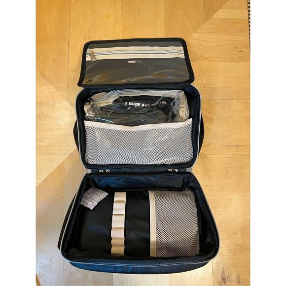 New! Nudestix Black Hanging Cosmetic Case - Picture 5 of 5